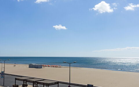 Les Romarins: Wolk, Water, Lucht, Azure, Straatlantaarn, Horizon, Cumulus, Strand, Landschap, Schaduw