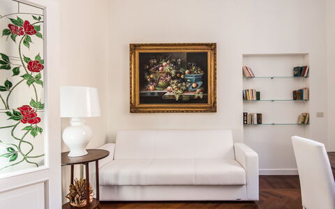 Silla: Meubilair, Wit, Kamer, Interieur Ontwerp, Woonkamer, Muur, Verdieping, Eigendom, Bankstel, Verlichting