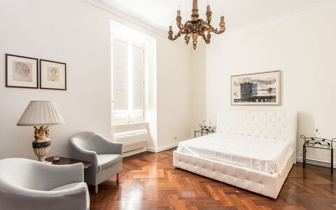 Silla: Meubilair, Kamer, Verdieping, Interieur Ontwerp, Wit, Eigendom, Bed, Plafond, Muur, Houten Vloer