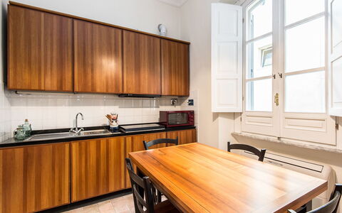 Silla: Kamer, Eigendom, Meubilair, Interieur Ontwerp, Gebouw, Cabinetry, Keuken, Onroerend Goed, Verdieping, Countertop