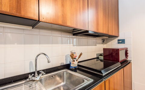 Silla: Countertop, Cabinetry, Keuken, Eigendom, Kamer, Wastafel, Kraan, Tegel, Interieur Ontwerp, Meubilair