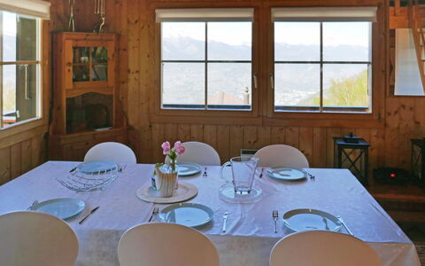 Chalet Didi: Kamer, Eigendom, Restaurant, Tafel, Gebouw, Eetkamer, Meubilair, Huis, Interieur Ontwerp, Huis