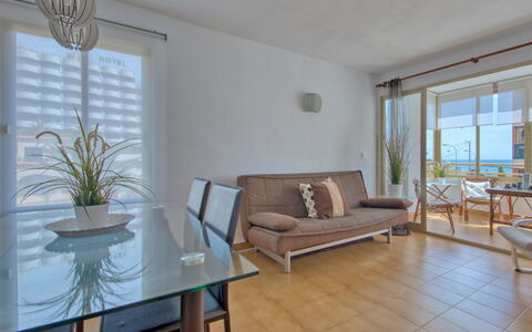 Calpe Calp 1110: Kamer, Eigendom, Meubilair, Woonkamer, Interieur Ontwerp, Gebouw, Verdieping, Onroerend Goed, Huis, Tafel
