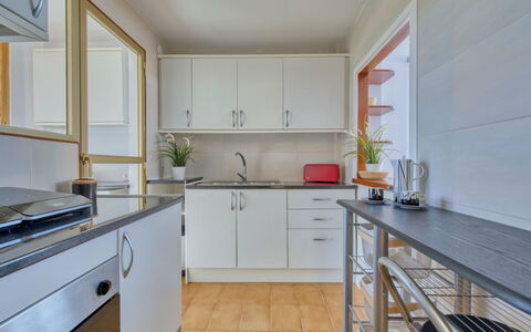 Calpe Calp 1110: Eigendom, Countertop, Kamer, Keuken, Meubilair, Cabinetry, Gebouw, Interieur Ontwerp, Verdieping, Onroerend Goed