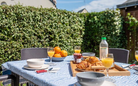 Village du Port: Maaltijd, Brunch, Ontbijt, Tafel, Eigendom, Onroerend Goed, Voedsel, Vakantie, Restaurant, Meubilair