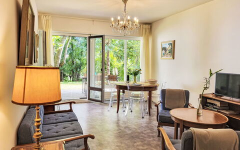 App. Castausio 26: Meubilair, Interieur Ontwerp, Flooring, Hout, Verdieping, Plafond, Stoel, Kamer, Verlichting, Woonkamer