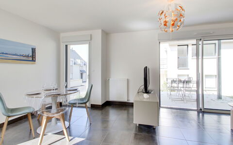 Domaine D'Augustin Apt B01: Kamer, Eigendom, Wit, Verdieping, Interieur Ontwerp, Meubilair, Gebouw, Plafond, Huis, Tafel