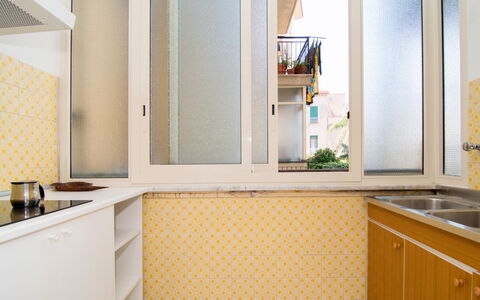 Ritamar: Kamer, Eigendom, Geel, Badkamer, Tegel, Interieur Ontwerp, Verdieping, Meubilair, Gebouw, Architectuur