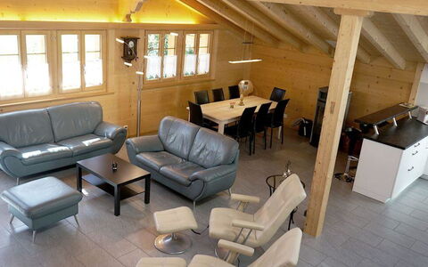 Majelas Heiti: Meubilair, Eigendom, Tafel, Venster, Bankstel, Stoel, Interieur Ontwerp, Architectuur, Hout, Gebouw