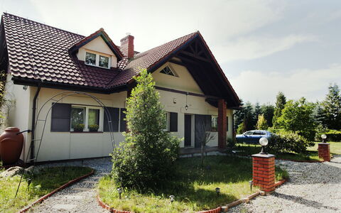 Latków: Gras, Huis, Land Lot, Tuin, Groundcover, Deur, Siding, Boerderij, Garden Gebouwen