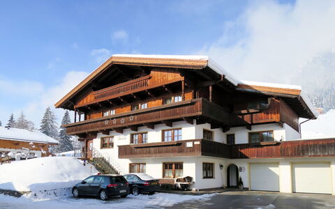 Alpbach 633: Lucht, Wolk, Gebouw, Wiel, Sneeuw, Auto, Venster, Huis, Architectuur