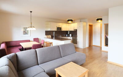 Edith 612.1: Bankstel, Meubilair, Eigendom, Tafel, Comfort, Hout, Interieur Ontwerp, Slaapbank, Woonkamer, Gebouw