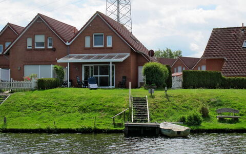 Kleine Möwe: Huis, Eigendom, Huis, Water, Waterweg, Kanaal, Onroerend Goed, Gebouw, Rivier, Verblijf