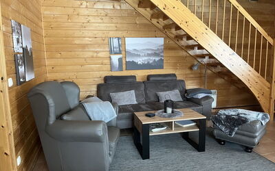 Auerhahn 605.2: Eigendom, Bankstel, Hout, Interieur Ontwerp, Gebouw, Flooring, Verdieping, Woonkamer, Comfort, Hardwood