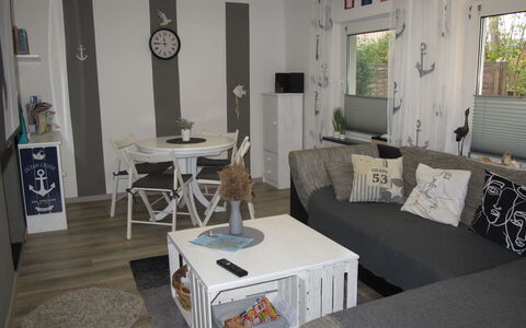 Ostwind: Lucht, Eigendom, Fabriek, Boom, Gebouw, Land Lot, Helling, Schaduw, Asfalt, Hout