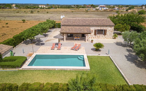Marinassa: Fabriek, Lucht, Gebouw, Land Lot, Gras, Venster, Stedelijk Ontwerp, Huis, Boom, Vrije Tijd