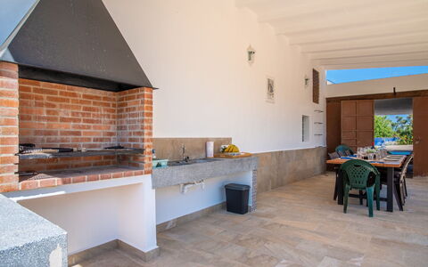 Can Amagat: Hout, Verlichting, Gebouw, Interieur Ontwerp, Tafel, Flooring, Verdieping, Woonkamer, Keuken, Uitlaatpijp