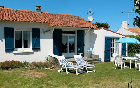 Ramoutier: Lucht, Gebouw, Venster, Eigendom, Meubilair, Fabriek, Azure, Huis, Deur, Stoel