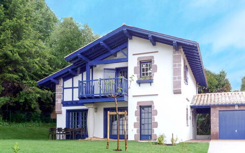 Saint-Jean-De-Luz 609: Gebouw, Venster, Huis, Huis, Deur, Facade, Woongebied, Dak, Verblijf, Balkon