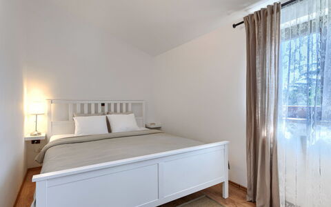 Tomazin: Bed, Meubilair, Slaapkamer, Interieur Ontwerp, Bedding, Laken, Hout, Linens, Verdieping, Plafond