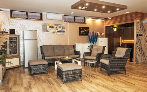 Villa Helena: Meubilair, Interieur Ontwerp, Flooring, Verdieping, Hout, Kamer, Bankstel, Houten Vloer, Woonkamer, Tafel