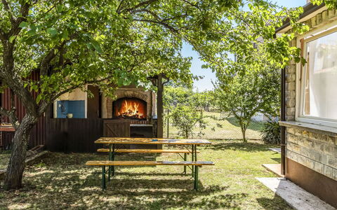 Petar: Fabriek, Gebouw, Boom, Schaduw, Afdeling, Hout, Natuurlijk Landschap, Land Lot, Lucht, Verblijf