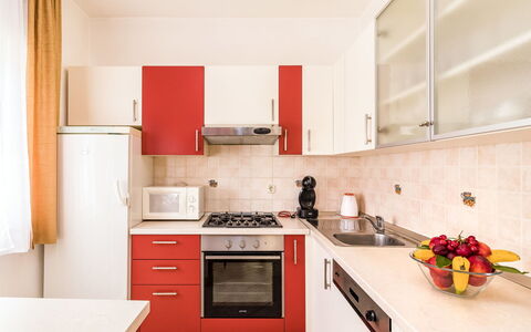 Petar: Countertop, Cabinetry, Eigendom, Wastafel, Fornuis, Keuken, Gebouw, Bloem, Hout, Interieur Ontwerp