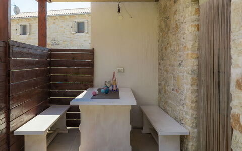 Paula: Eigendom, Kamer, Muur, Gebouw, Interieur Ontwerp, Meubilair, Architectuur, Huis, Verdieping, Tafel
