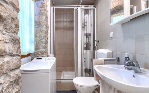 Paolici: Loodgieterswerkinrichting, Flooring, Wastafel, Verdieping, Wastafel In De Badkamer, Badkamer, Interieur Ontwerp, Toilet, Loodgieter, Kraan