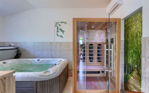 Laura: Bad, Deur, Hout, Flooring, Veranda, Verdieping, Hardwood, Gebouw, Comfort, Plafond