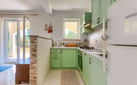 Carla: Cabinetry, Countertop, Keuken, Toestel Van De Keuken, Interieur Ontwerp, Huishoudapparatuur, Verdieping, Hout, Flooring