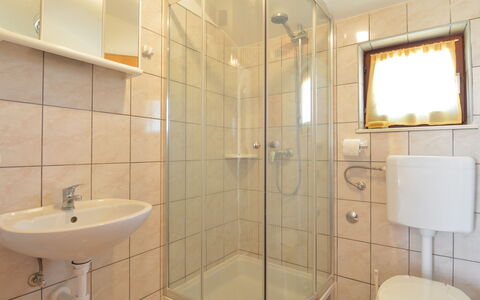Basic: Loodgieterswerkinrichting, Douchekop, Badkamer, Douche, Wastafel, Interieur Ontwerp, Kraan, Deur Van De Douche, Verdieping