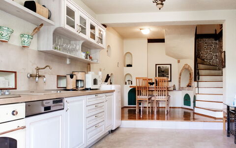 Podcempres: Cabinetry, Eigendom, Countertop, Meubilair, Fotolijst, Plank, Lade, Hout, Stellingen, Keuken