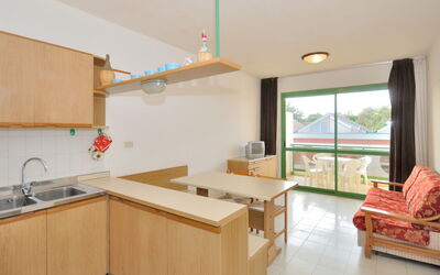 Croce del Sud 621.5: Flooring, Interieur Ontwerp, Hout, Plafond, Verdieping, Keuken, Kamer, Countertop, Beits, Appartement