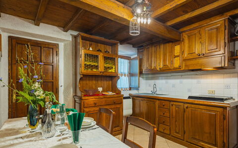 Vincio: Meubilair, Kamer, Cabinetry, Eigendom, Countertop, Gebouw, Interieur Ontwerp, Keuken, Verlichting, Huis