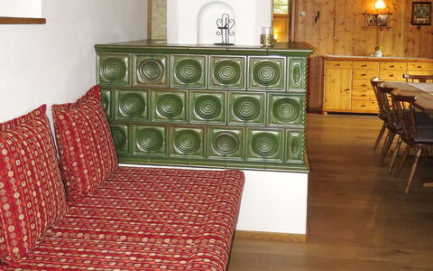 Nachbarbauer: Kamer, Meubilair, Eigendom, Gebouw, Interieur Ontwerp, Verdieping, Huis, Onroerend Goed, Tafel, Huis