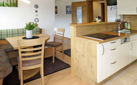 Radstadt 606: Meubilair, Kamer, Eigendom, Keuken, Cabinetry, Countertop, Interieur Ontwerp, Gebouw, Verdieping, Huis