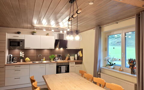 Bergfried: Interieur Ontwerp, Meubilair, Lichte Inrichting, Flooring, Hout, Plafond, Keuken, Countertop, Verdieping, Keuken En Eettafel