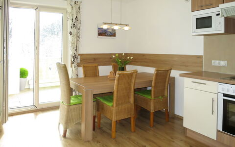 Wurm: Kamer, Meubilair, Eigendom, Verdieping, Houten Vloer, Keuken, Eetkamer, Gebouw, Interieur Ontwerp, Hardwood