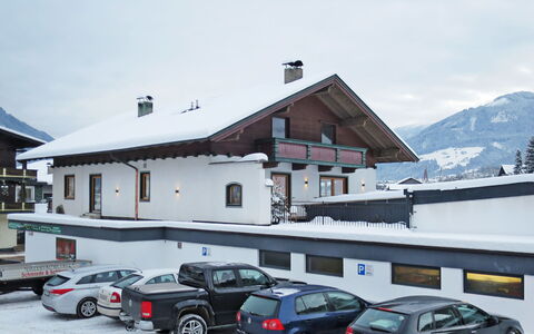 Apart Bergart: Sneeuw, Winter, Voertuig, Eigendom, Huis, Auto, Vervoer,  Dorf\, Gebouw, Bergketen
