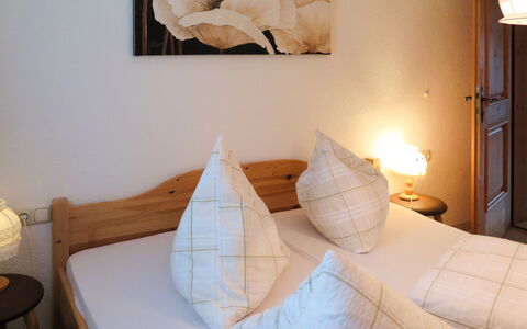 Kaltenbach 626: Kamer, Slaapkamer, Meubilair, Bed, Eigendom, Suite, Bedding, Hoofdkussen, Interieur Ontwerp, Textiel