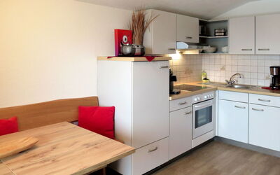 Luxner 626.2: Kamer, Eigendom, Meubilair, Countertop, Keuken, Interieur Ontwerp, Cabinetry, Gebouw, Verdieping, Houten Vloer