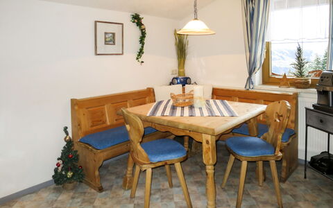 Kaltenbach 627: Kamer, Meubilair, Eetkamer, Eigendom, Tafel, Verdieping, Interieur Ontwerp, Keuken En Eettafel, Huis, Gebouw