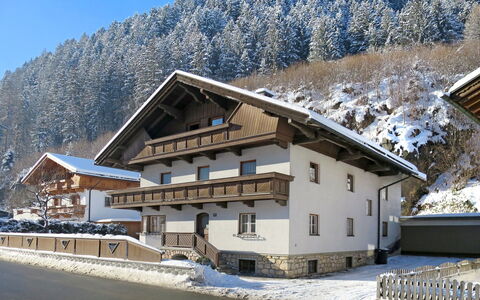 Zell am Ziller 630: Gebouw, Lucht, Berg, Sneeuw, Venster, Boom, Huis, Helling, Hout, Fabriek