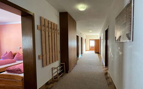Wildschönau 650: Eigendom, Gebouw, Hout, Comfort, Deur, Interieur Ontwerp, Hal, Architectuur, Flooring, Verdieping