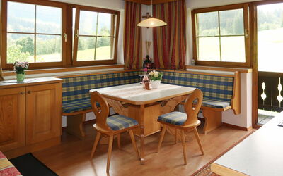 Oberweissbach (Wil316) 652.2: Meubilair, Kamer, Eigendom, Gebouw, Interieur Ontwerp, Verdieping, Cabinetry, Keuken, Tafel, Hardwood