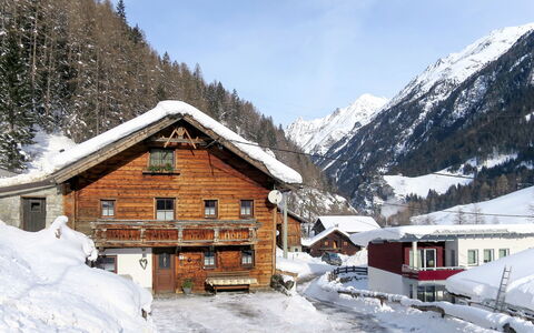 Sölden 625: Wolk, Lucht, Sneeuw, Berg, Gebouw, Eigendom, Venster, Huis, Boom, Helling