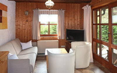 Luna 615.1: Meubilair, Venster, Gebouw, Hout, Woonkamer, Bankstel, Interieur Ontwerp, Verdieping, Boom, Flooring