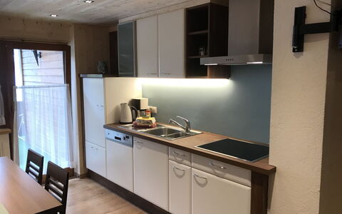 Prutz Kaunertal 656: Cabinetry, Meubilair, Countertop, Fornuis, Toestel Van De Keuken, Wastafel, Huishoudapparatuur, Hout, Stoel, Keuken