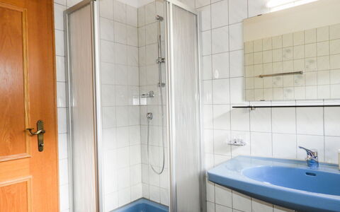 Spiss-Samnaun 602: Eigendom, Loodgieterswerkinrichting, Wastafel, Kraan, Deur, Badkamer, Purper, Interieur Ontwerp, Gebouw